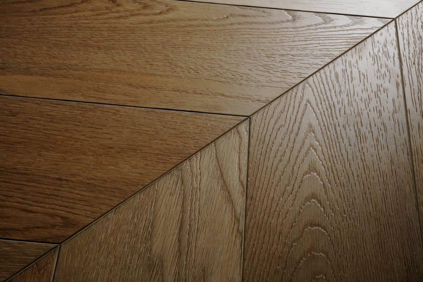 Кварцвиниловая плитка Damy Floor клеевая Chevron LVT Тюильри Tuileries DF03-Ch-LVT французская елка 600×127×2,5