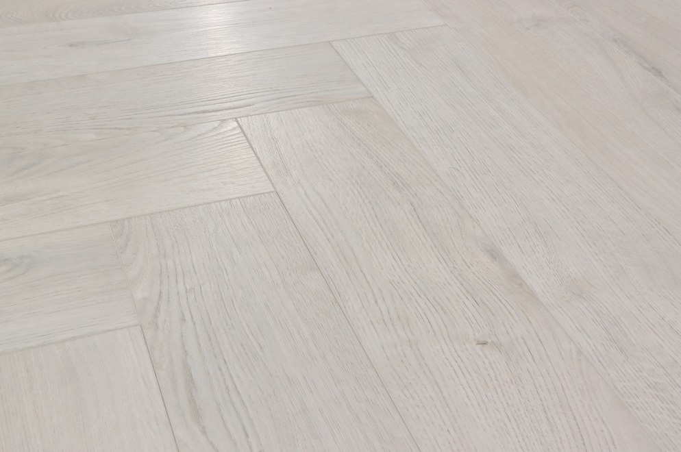 Кварцвиниловый SPC ламинат Cronafloor Herringbone 2.0 Дуб Ним H015 венгерская елка 640×128×4,5