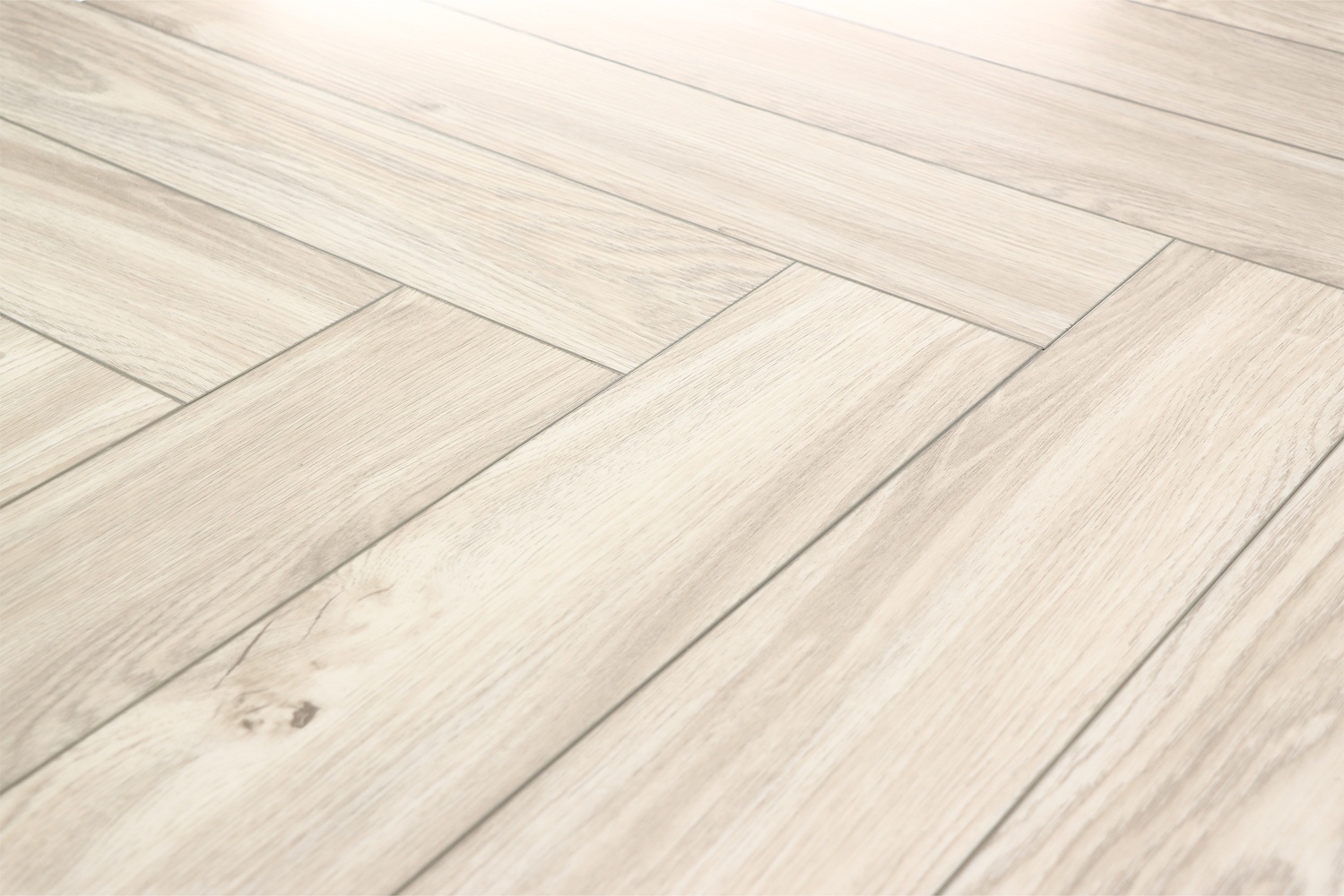 Кварцвиниловый SPC ламинат Bonkeel Style HB Дуб Муривай венгерская елка 640×128×4 фото в интерьере