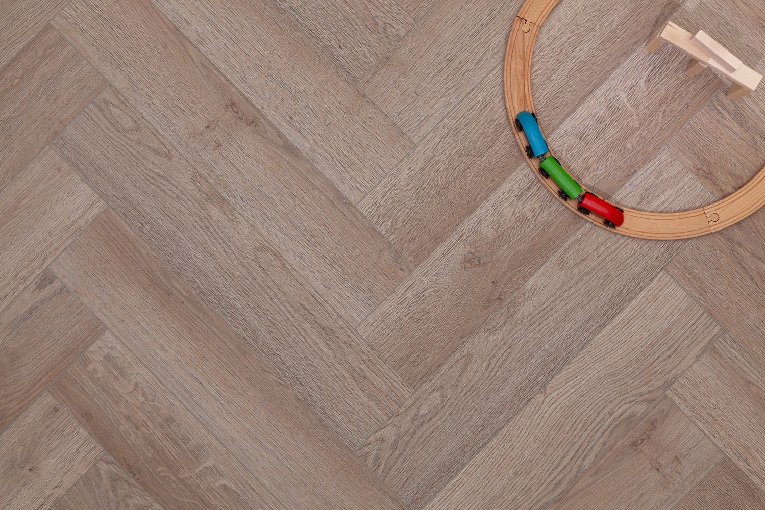 Кварцвиниловый SPC ламинат Bonkeel Style HB Дуб Стоктон венгерская елка 640×128×4 фото в интерьере