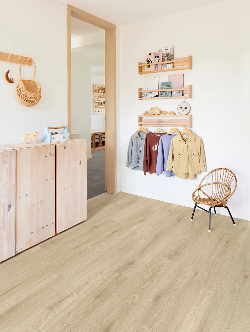 Кварцвиниловый SPC ламинат Adelar Eterna Chapman Oak 05321 400087723 1220×181×5 фото в интерьере