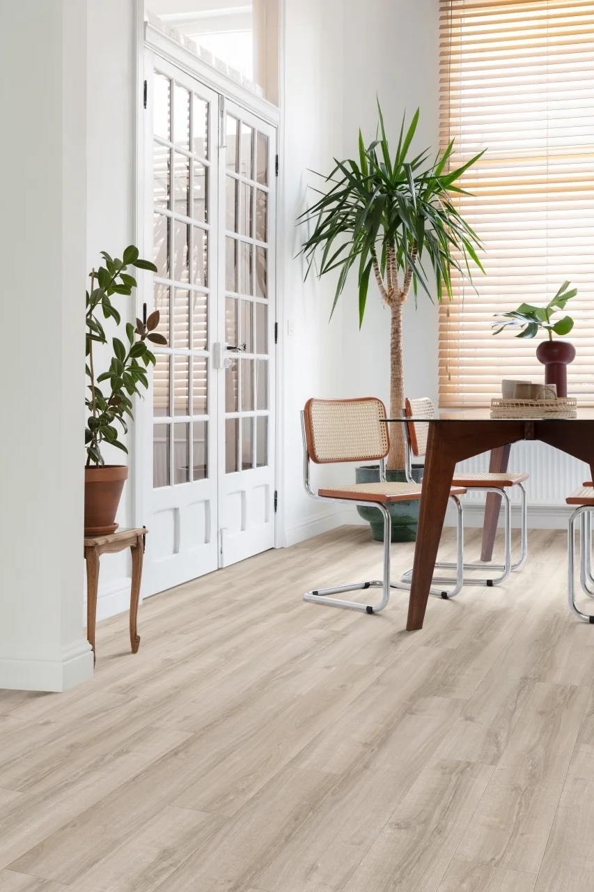 Кварцвиниловый SPC ламинат Adelar Eterna Acoustic Summer Oak 05225 400087690 1220×181×6 фото в интерьере