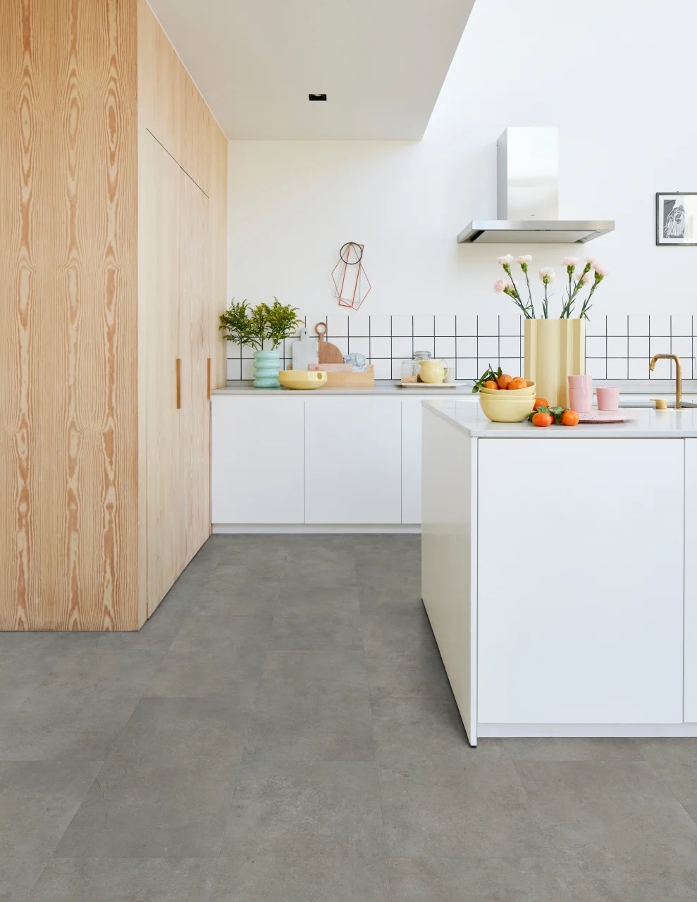 Кварцвиниловый SPC ламинат Adelar Eterna Acoustic Ponza 14911 400087684 610×305×6 фото в интерьере