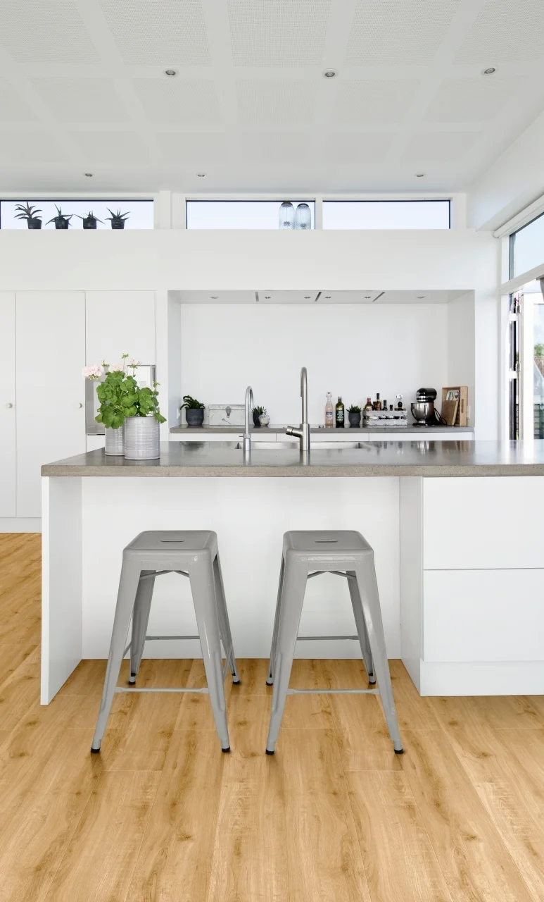 Кварцвиниловый SPC ламинат Adelar Solida European Oak 04270 400087416 1219×178×4 фото в интерьере