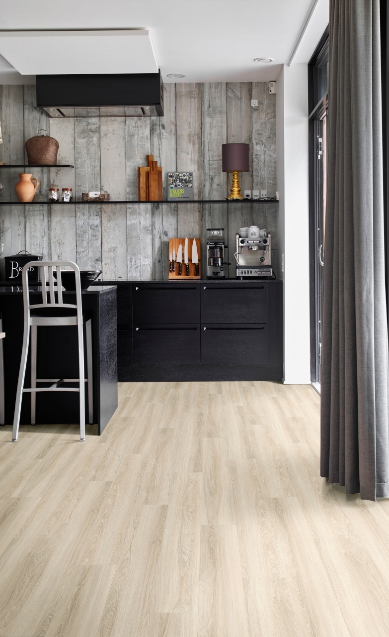 Кварцвиниловый SPC ламинат Adelar Solida Acoustic Riviera Oak 03239 400087433 1219×178×5 фото в интерьере