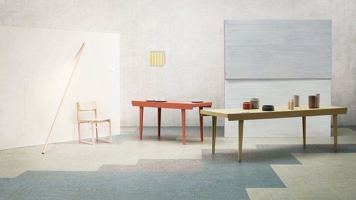 Мармолеум Forbo Modular Marble Concrete t3136 500×500×2,5 фото в интерьере