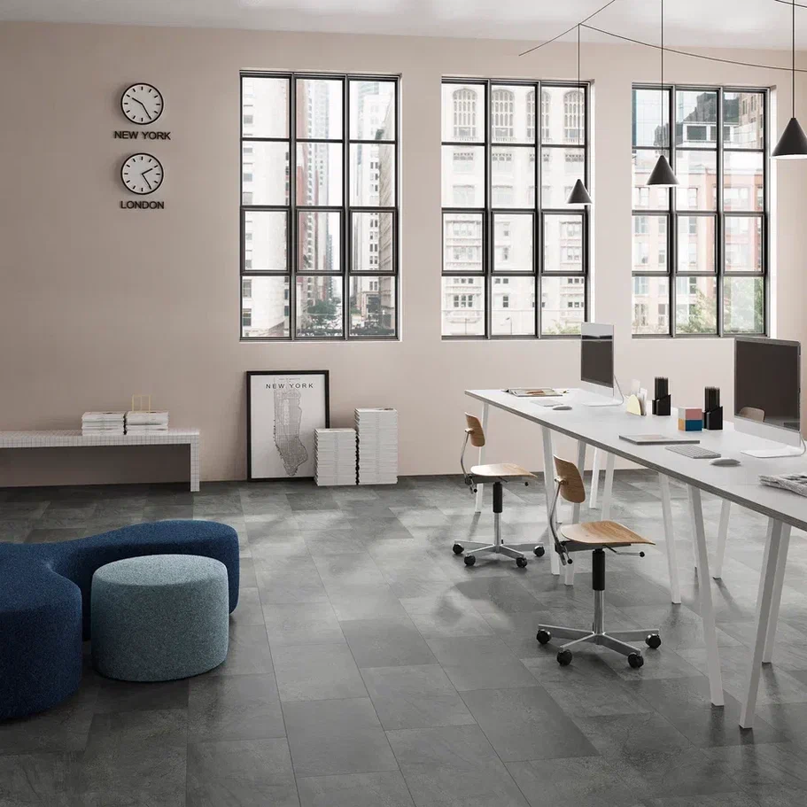 Кварцвиниловый SPC ламинат Invictus Maximus Tile Groovy Granite Steel 603×298×6 фото в интерьере