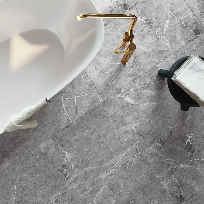 Кварцвиниловая плитка Invictus клеевая Maximus Tile Hudson Stone Silver 914×457×2,5 фото в интерьере