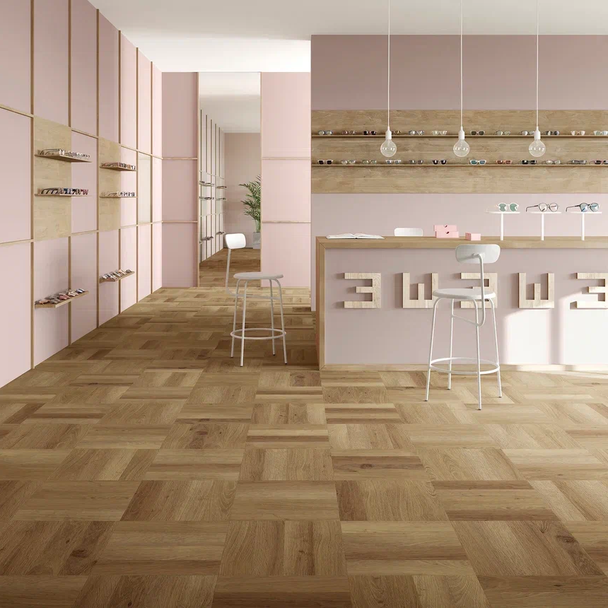 Кварцвиниловая плитка Invictus клеевая Maximus Herringbone Highland Oak Roasted венгерская елка 749×150×2,5 фото в интерьере