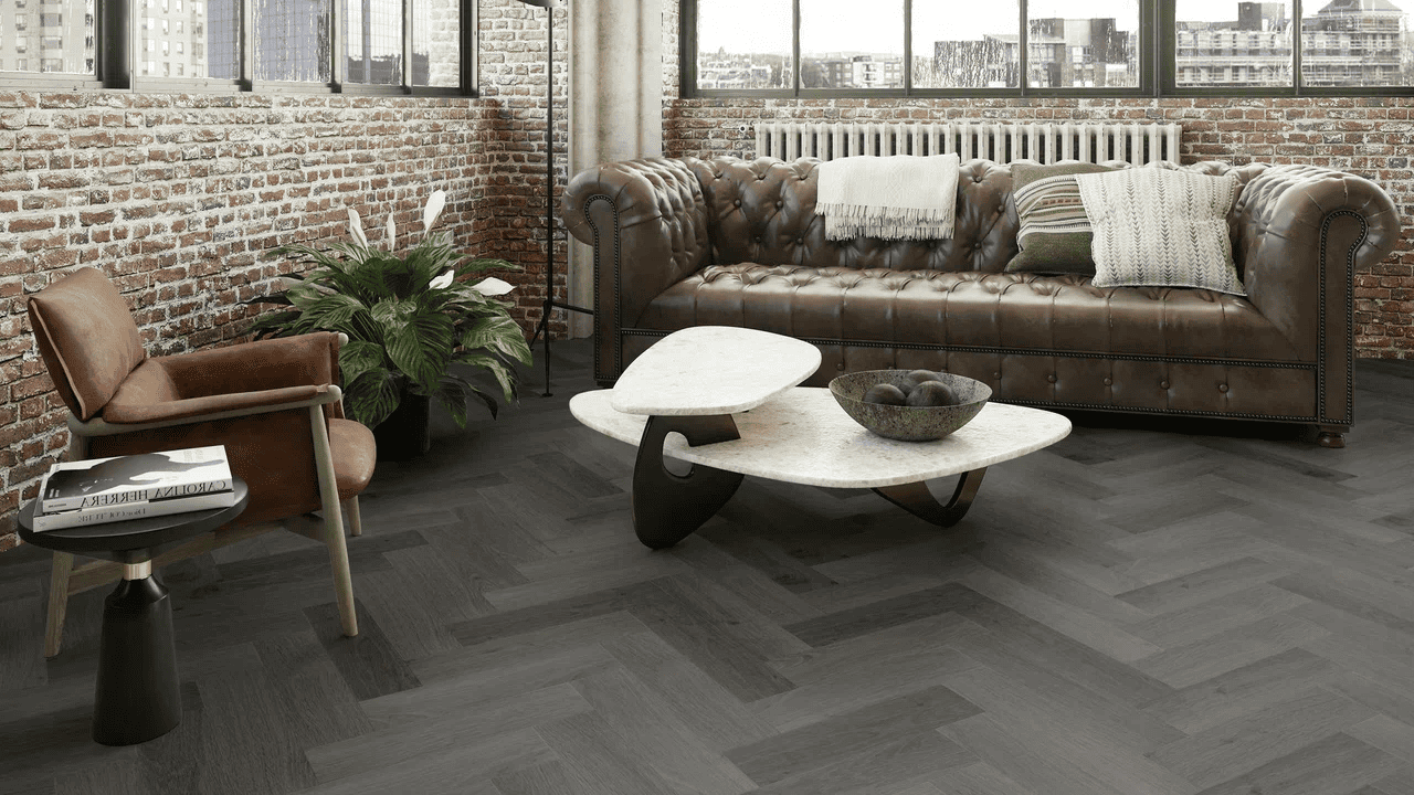 Кварцвиниловая плитка Invictus клеевая Maximus Parquet Highland Oak Ebony венгерская елка 406×102×2,5 фото в интерьере