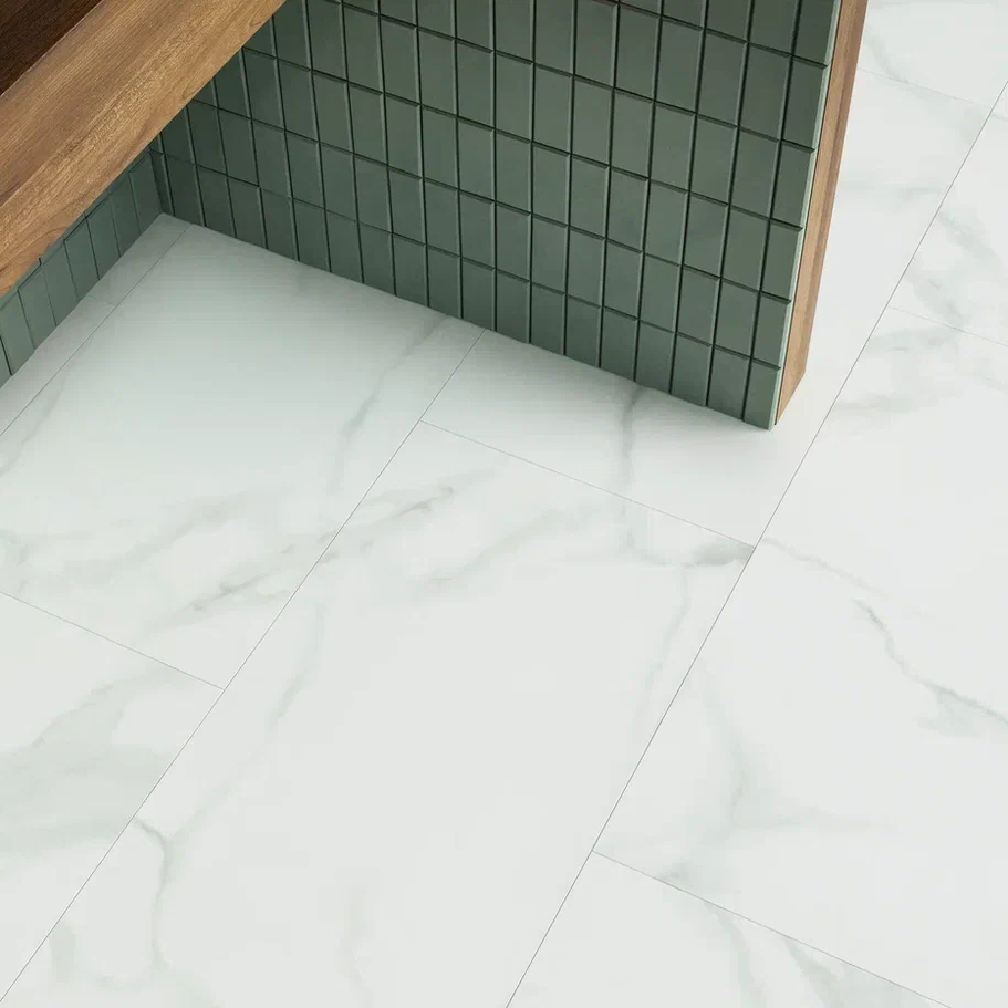 Кварцвиниловая плитка Invictus клеевая Primus Tile Primus Tile Pure Marble Snow 914×457×2 фото в интерьере