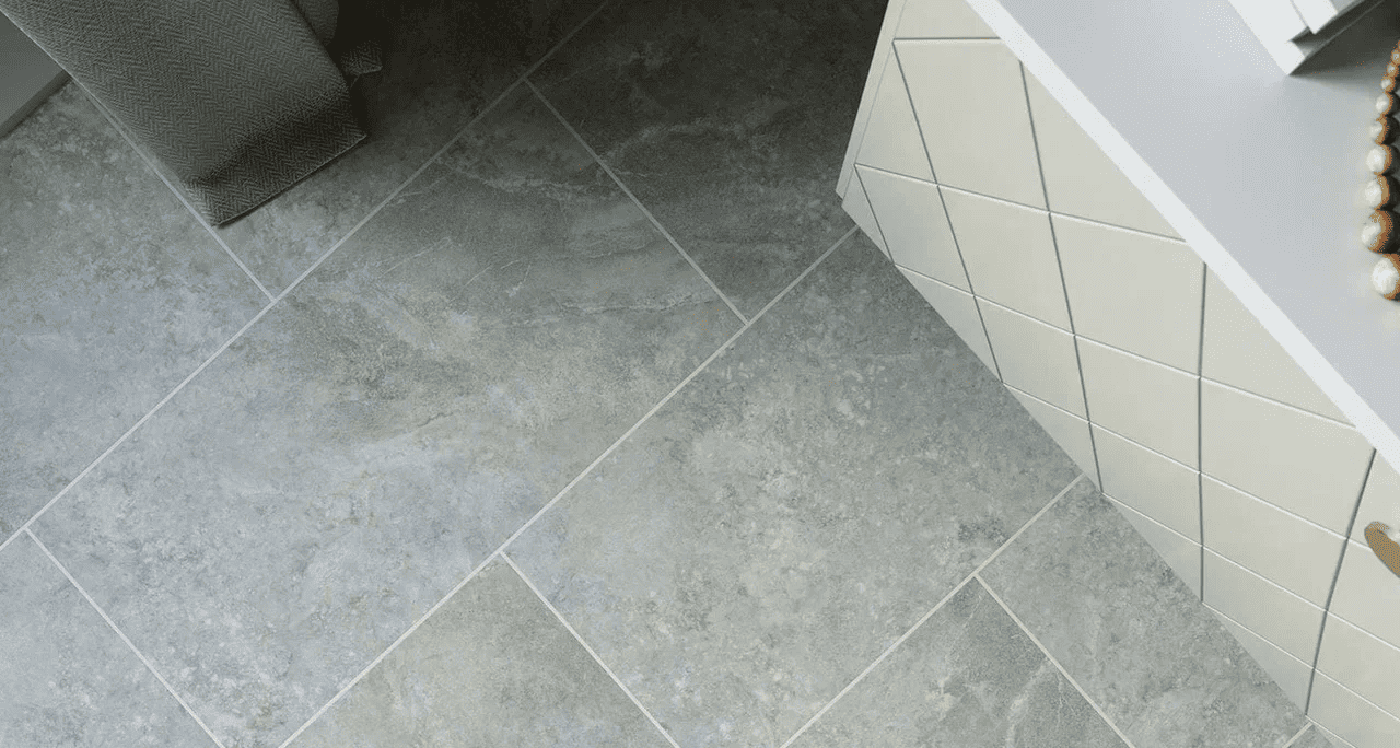 Кварцвиниловая плитка Invictus клеевая Primus Tile Primus Tile York Stone Powder 610×305×2 фото в интерьере