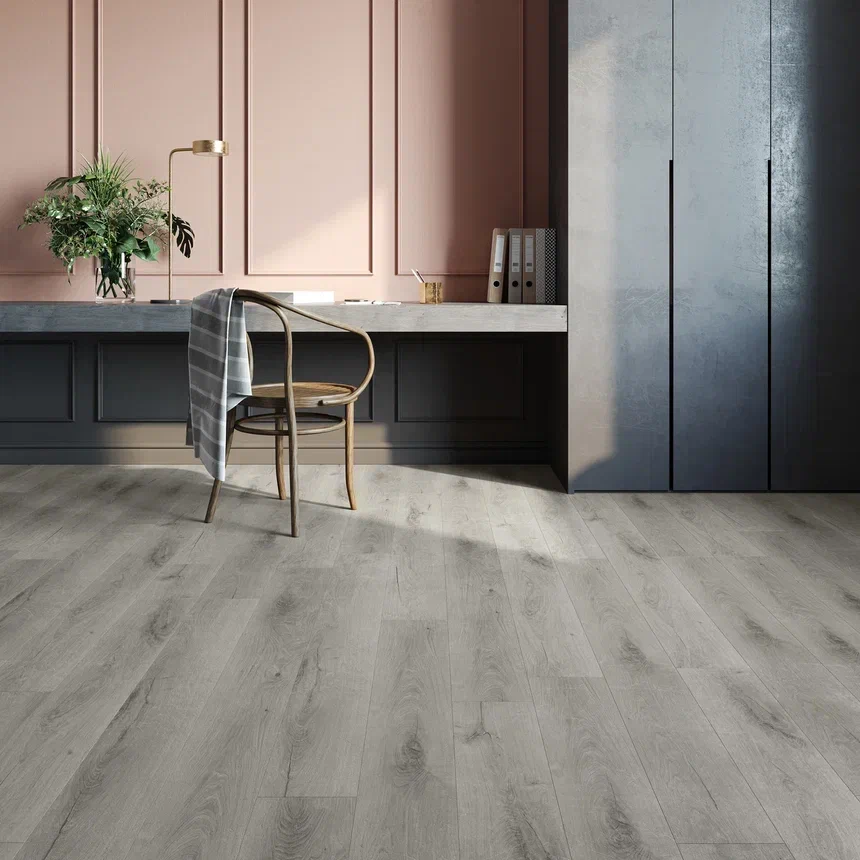 Кварцвиниловая плитка Invictus клеевая Primus Plank Royal Oak Dove 1219×178×2 фото в интерьере