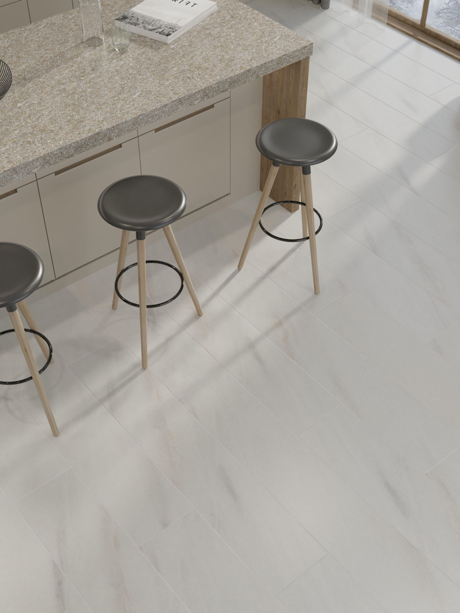 Ламинат Egger Pro Large 8/33 Aqua+ Мрамор Леванте белый EPL245 1292×246×8 фото в интерьере