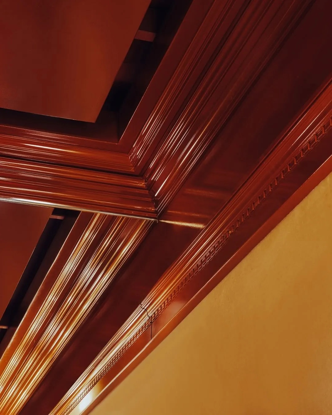 Молдинг под покраску Orac Decor P4010 2000×145×55 фото в интерьере