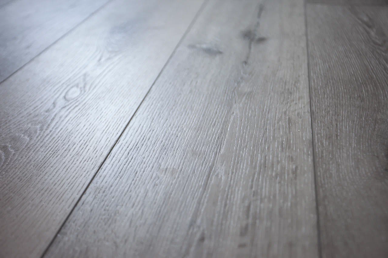 Кварцвиниловая плитка Damy Floor клеевая Family LVT Дуб Состаренный Серый Aged Gray Oak T7020-5D-LVT 1227×187×2,5