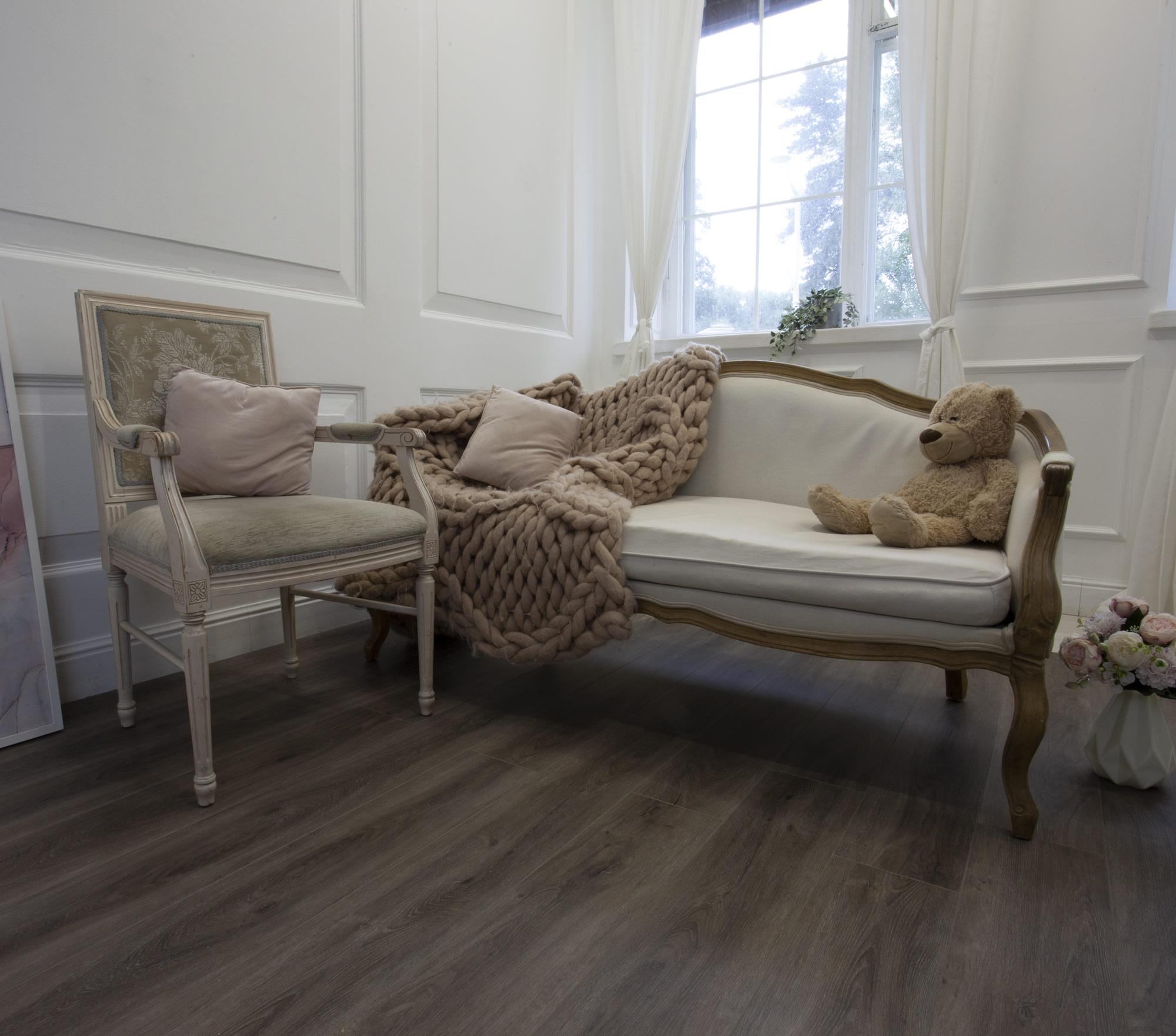 Кварцвиниловая плитка Damy Floor клеевая Family LVT Дуб Кантри Country Oak TCM359-25-LVT 1227×187×2,5 фото в интерьере