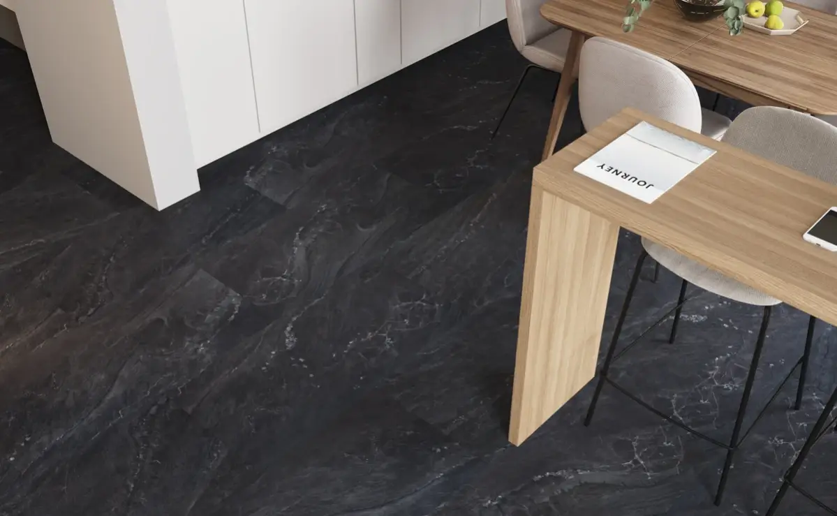 Кварцвиниловая плитка Vinilam клеевая Ceramo Stone Glue Неаполитанский Черный 91910 950×475×2,5 фото в интерьере