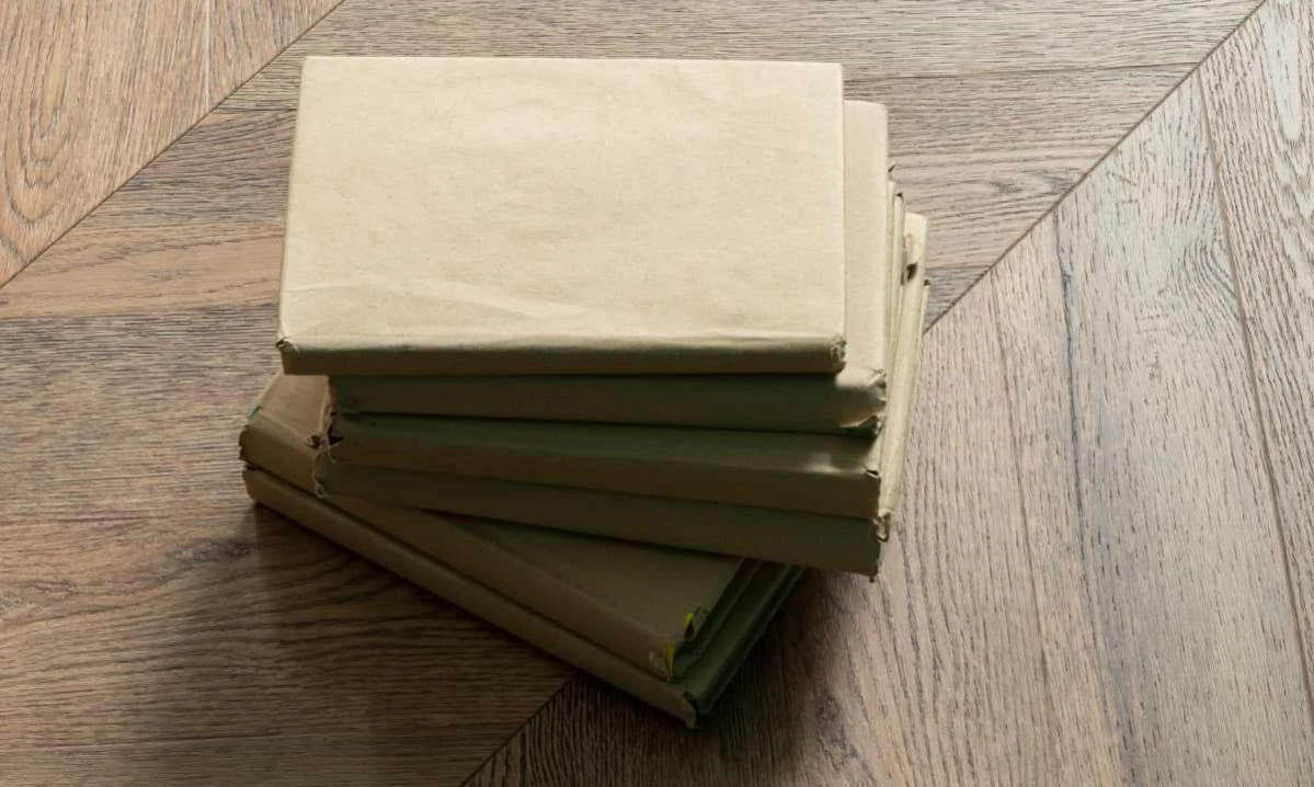 Кварцвиниловая плитка Vinilam клеевая Parquet Chevron Glue Шеврон Нормандия RI153610CL4 французская елка 690×115×2,5 фото в интерьере