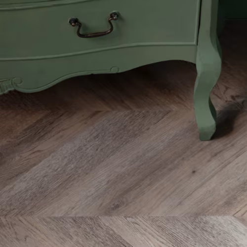 Кварцвиниловая плитка Vinilam клеевая Parquet Chevron Glue Шеврон Шампань RI153616CL4 французская елка 690×115×2,5