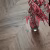 Кварцвиниловая плитка Vinilam клеевая Parquet Chevron Glue Шеврон Лувр I107516 французская елка 690×115×2,5 фото в интерьере