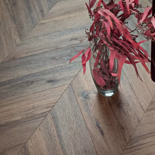 Кварцвиниловая плитка Vinilam клеевая Parquet Chevron Glue Шеврон Лувр I107516 французская елка 690×115×2,5
