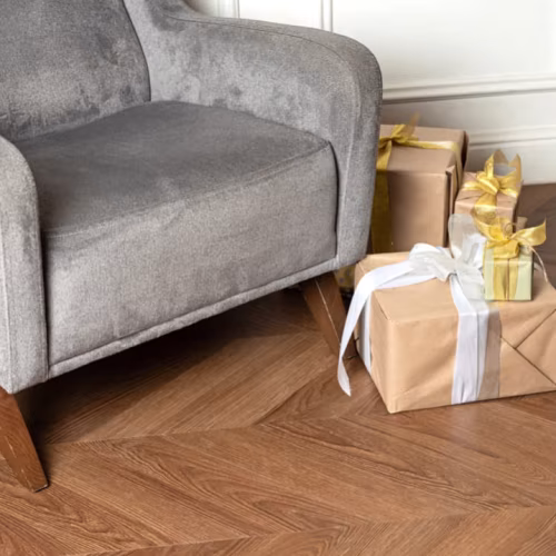Кварцвиниловая плитка Vinilam клеевая Parquet Chevron Glue Шеврон Плезир I1651102 французская елка 690×115×2,5