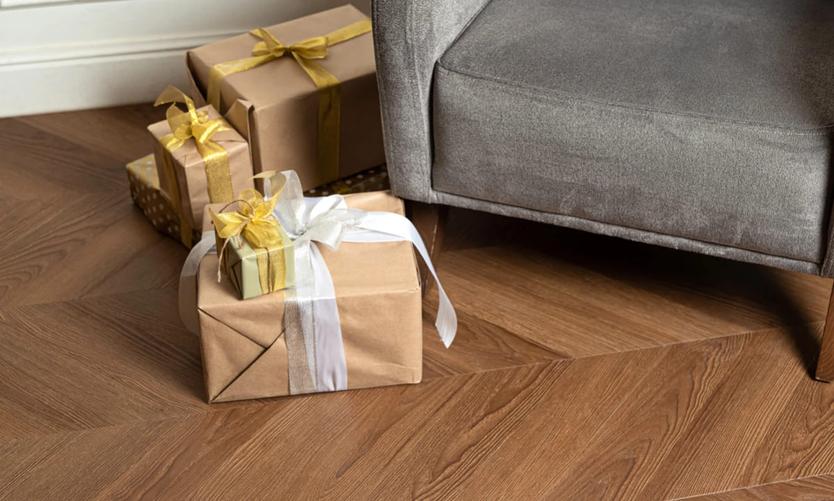 Кварцвиниловая плитка Vinilam клеевая Parquet Chevron Glue Шеврон Плезир I1651102 французская елка 690×115×2,5 фото в интерьере