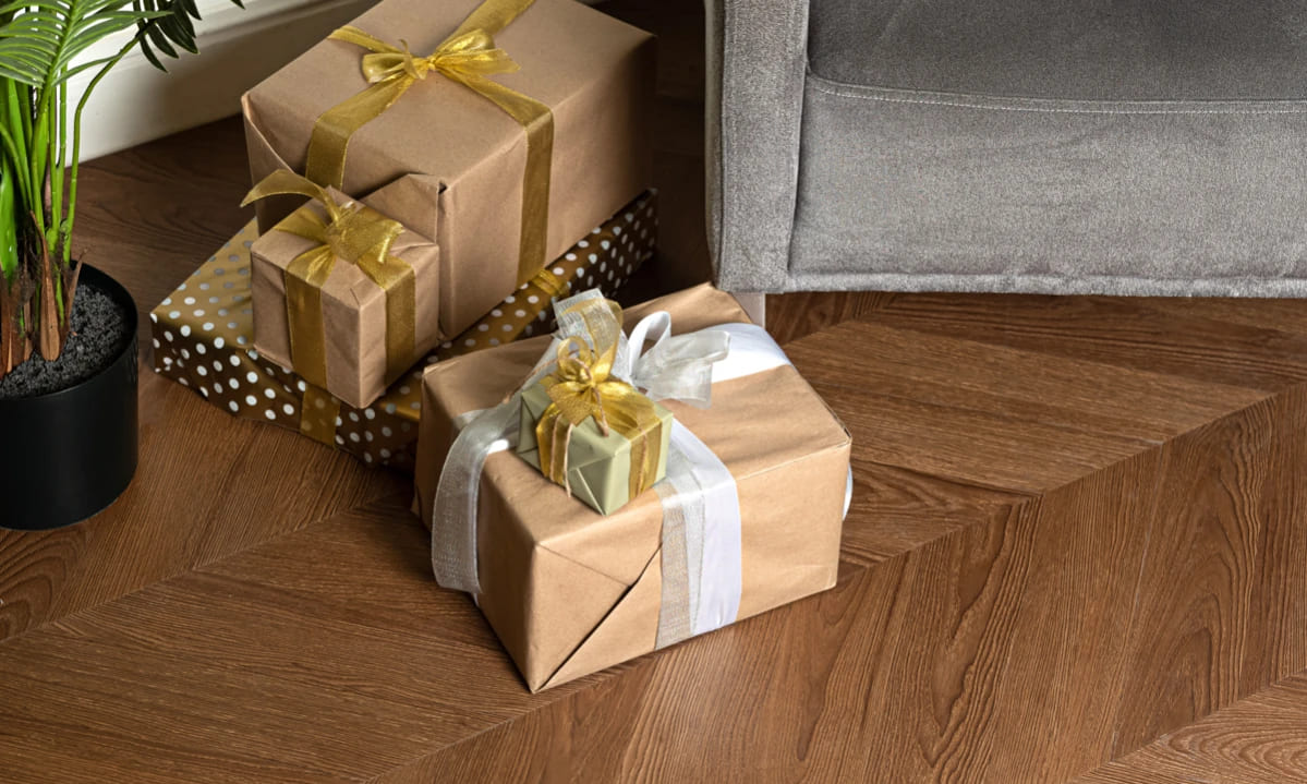 Кварцвиниловая плитка Vinilam клеевая Parquet Chevron Glue Шеврон Плезир I1651102 французская елка 690×115×2,5 фото в интерьере