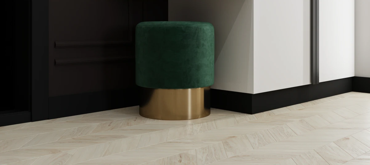 Кварцвиниловая плитка Vinilam клеевая Parquet Chevron Glue Шеврон Бриссак RI4777CL7 французская елка 690×115×2,5 фото в интерьере