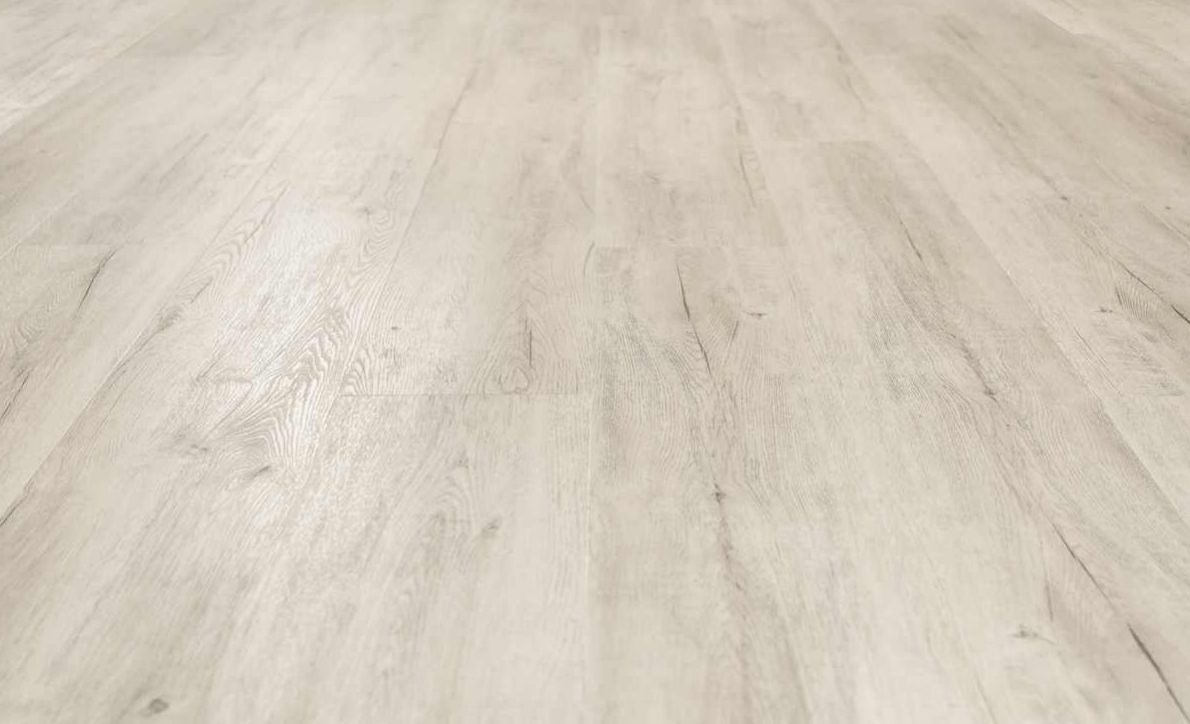 Кварцвиниловый SPC ламинат Vinilam Ceramo Cork Дуб Цюрих 8875-EIR 1520×225×8 фото в интерьере