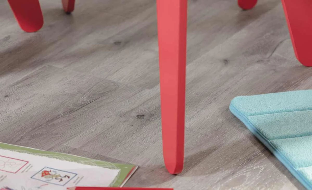 Кварцвиниловый SPC ламинат Vinilam Ceramo Cork Дуб Давос 8880-EIR 1520×225×8 фото в интерьере