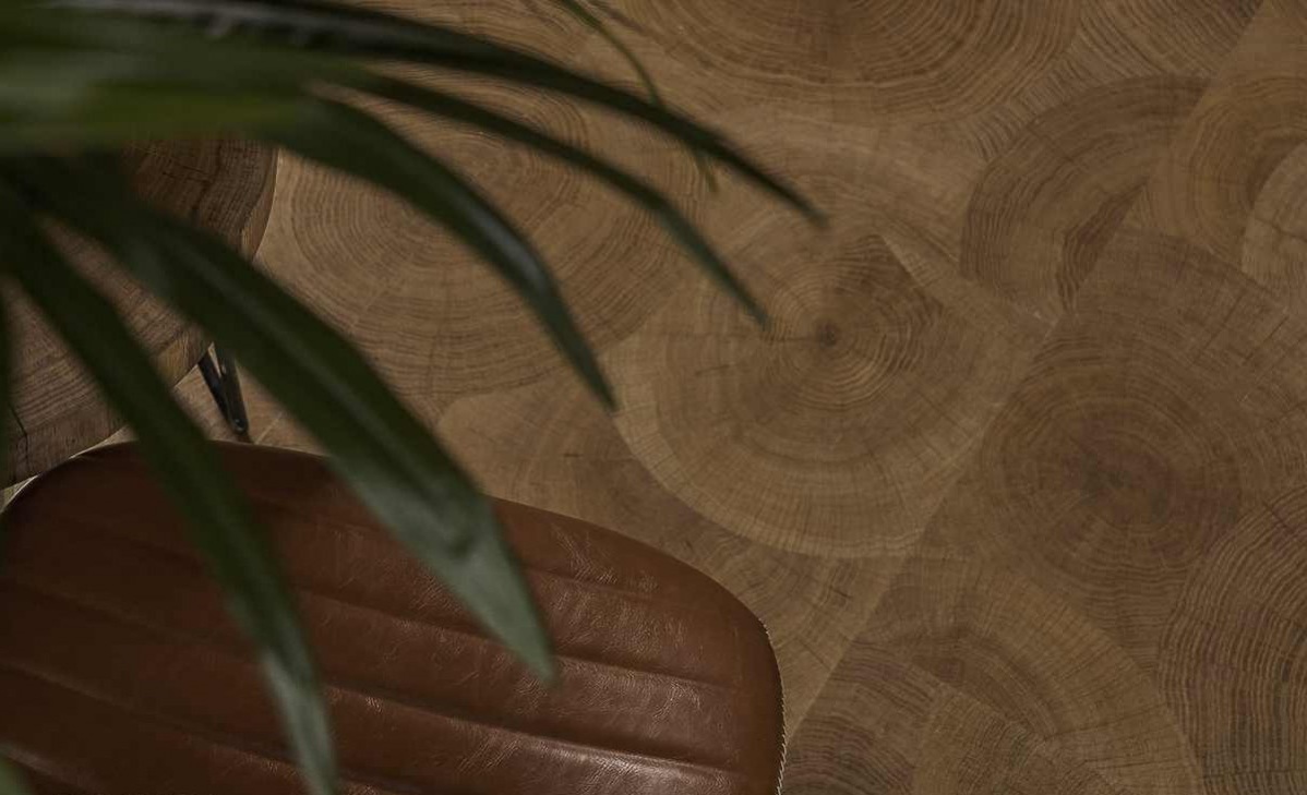 Кварцвиниловый SPC ламинат Vinilam Ceramo Stone Дуб Натуральный 61601 940×470×8 фото в интерьере