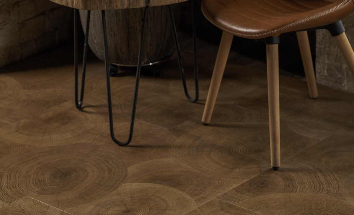 Кварцвиниловый SPC ламинат Vinilam Ceramo Stone Дуб Натуральный 61601 940×470×8 фото в интерьере