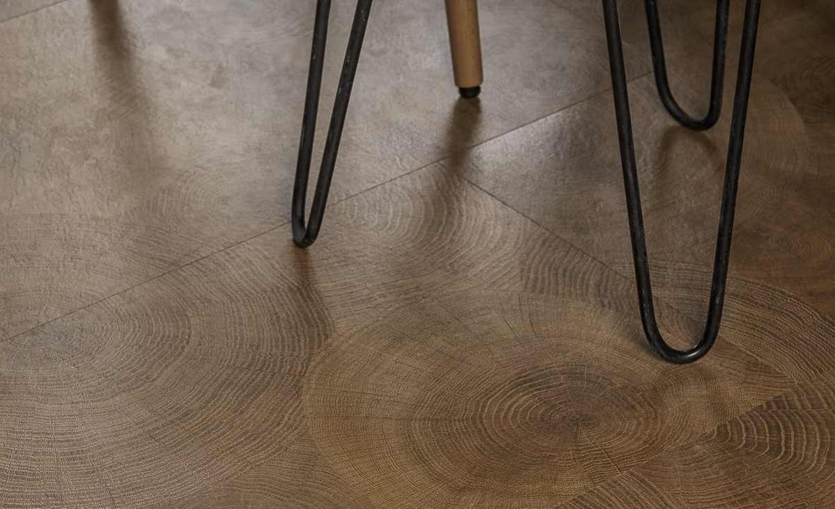 Кварцвиниловый SPC ламинат Vinilam Ceramo Stone Дуб Натуральный 61601 940×470×8 фото в интерьере