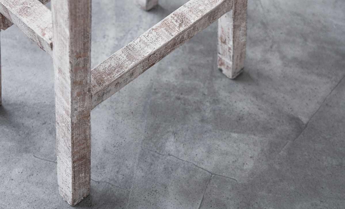 Кварцвиниловый SPC ламинат Vinilam Ceramo Stone Серый Бетон 61602 940×470×8 фото в интерьере