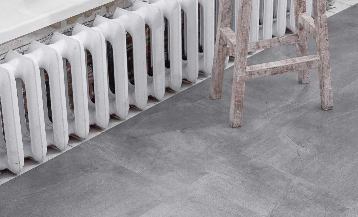 Кварцвиниловый SPC ламинат Vinilam Ceramo Stone Серый Бетон 61602 940×470×8 фото в интерьере