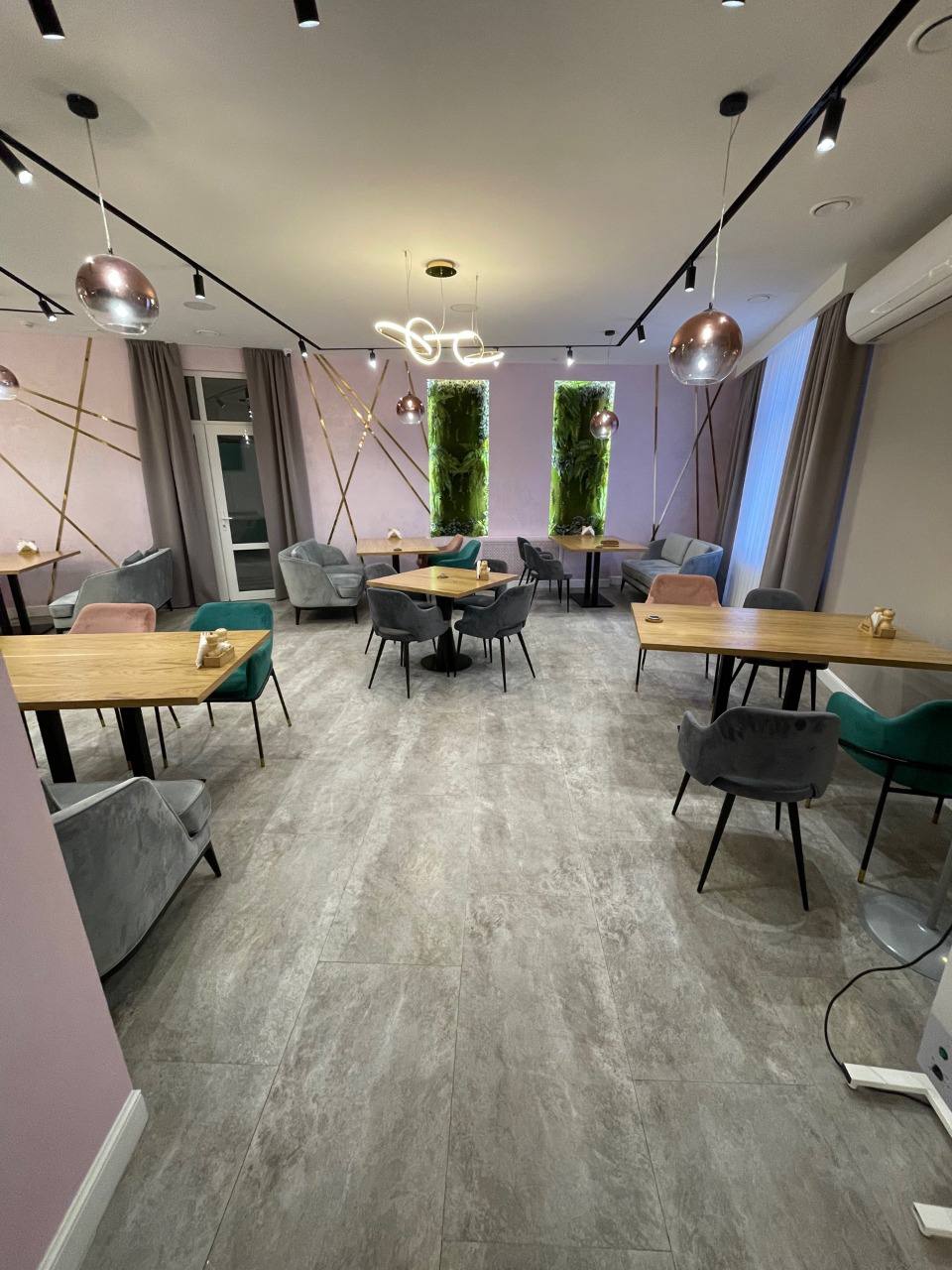 Кварцвиниловый SPC ламинат Vinilam Ceramo Stone Сланцевый Камень 61605 940×470×8 фото в интерьере