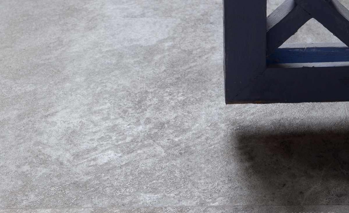 Кварцвиниловый SPC ламинат Vinilam Ceramo Stone Натуральный Камень 61608 940×470×8 фото в интерьере