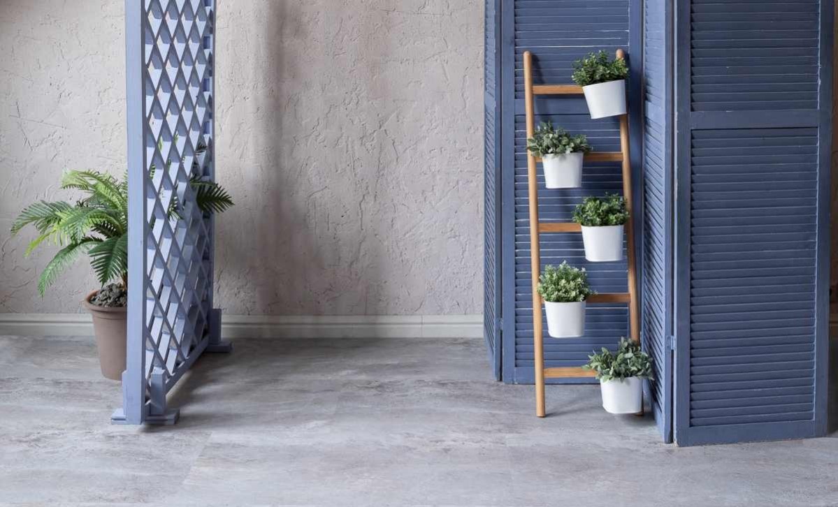 Кварцвиниловый SPC ламинат Vinilam Ceramo Stone Натуральный Камень 61608 940×470×8 фото в интерьере