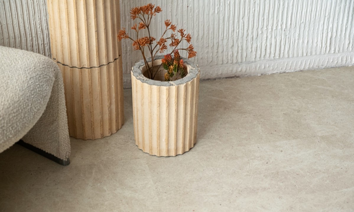 Кварцвиниловый SPC ламинат Vinilam Ceramo Stone Тихая Бухта 71612 940×470×8 фото в интерьере