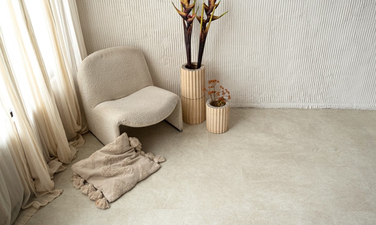 Кварцвиниловый SPC ламинат Vinilam Ceramo Stone Тихая Бухта 71612 940×470×8 фото в интерьере