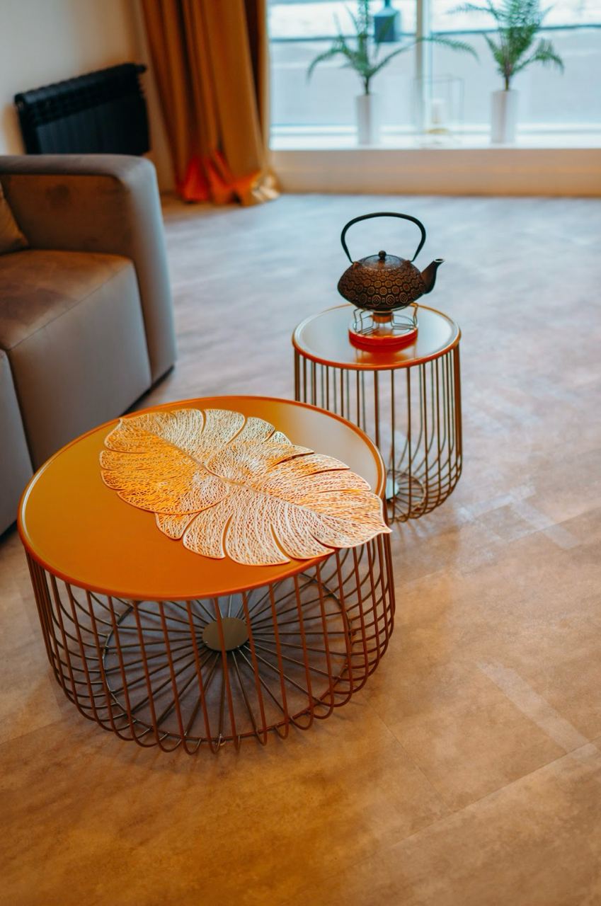 Кварцвиниловый SPC ламинат Vinilam Ceramo Stone Цемент Светлый 71614 940×470×8 фото в интерьере