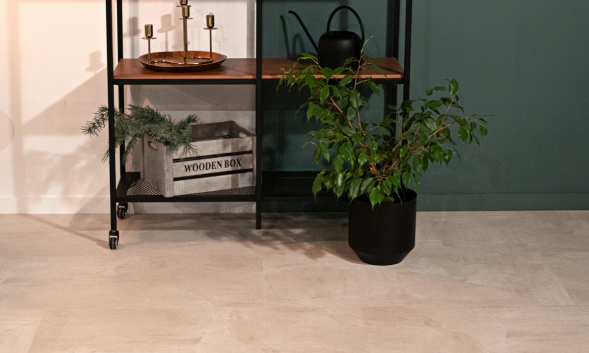 Кварцвиниловый SPC ламинат Vinilam Ceramo Stone Бетон Белый 71615 940×470×8 фото в интерьере