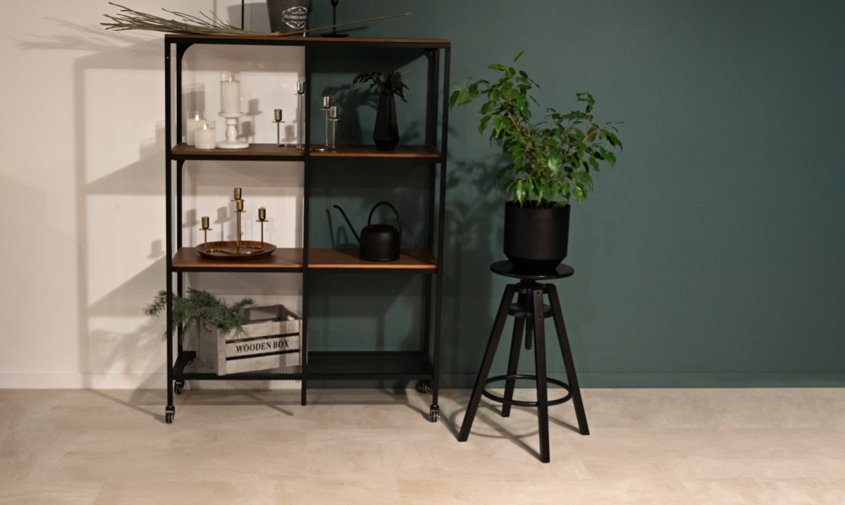 Кварцвиниловый SPC ламинат Vinilam Ceramo Stone Бетон Белый 71615 940×470×8 фото в интерьере