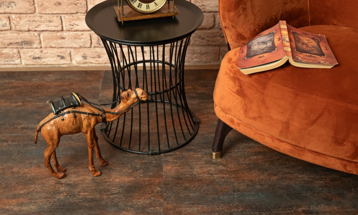 Кварцвиниловый SPC ламинат Vinilam Ceramo Stone Керамическая Сталь 71617 940×470×8 фото в интерьере