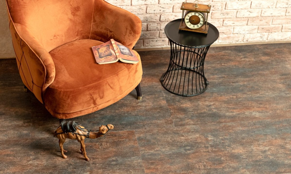 Кварцвиниловый SPC ламинат Vinilam Ceramo Stone Керамическая Сталь 71617 940×470×8 фото в интерьере