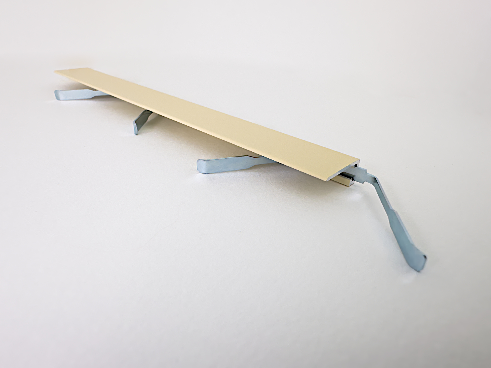 Микроплинтус алюминиевый TeckWood М-6 Слоновая кость Муар RAL 1015 2000×6×15