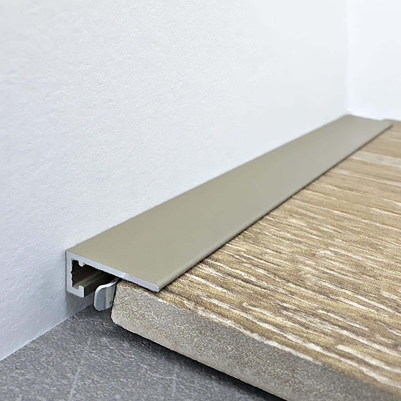 Микроплинтус алюминиевый TeckWood М-6 Титан Муар RAL 7048 2000×6×15