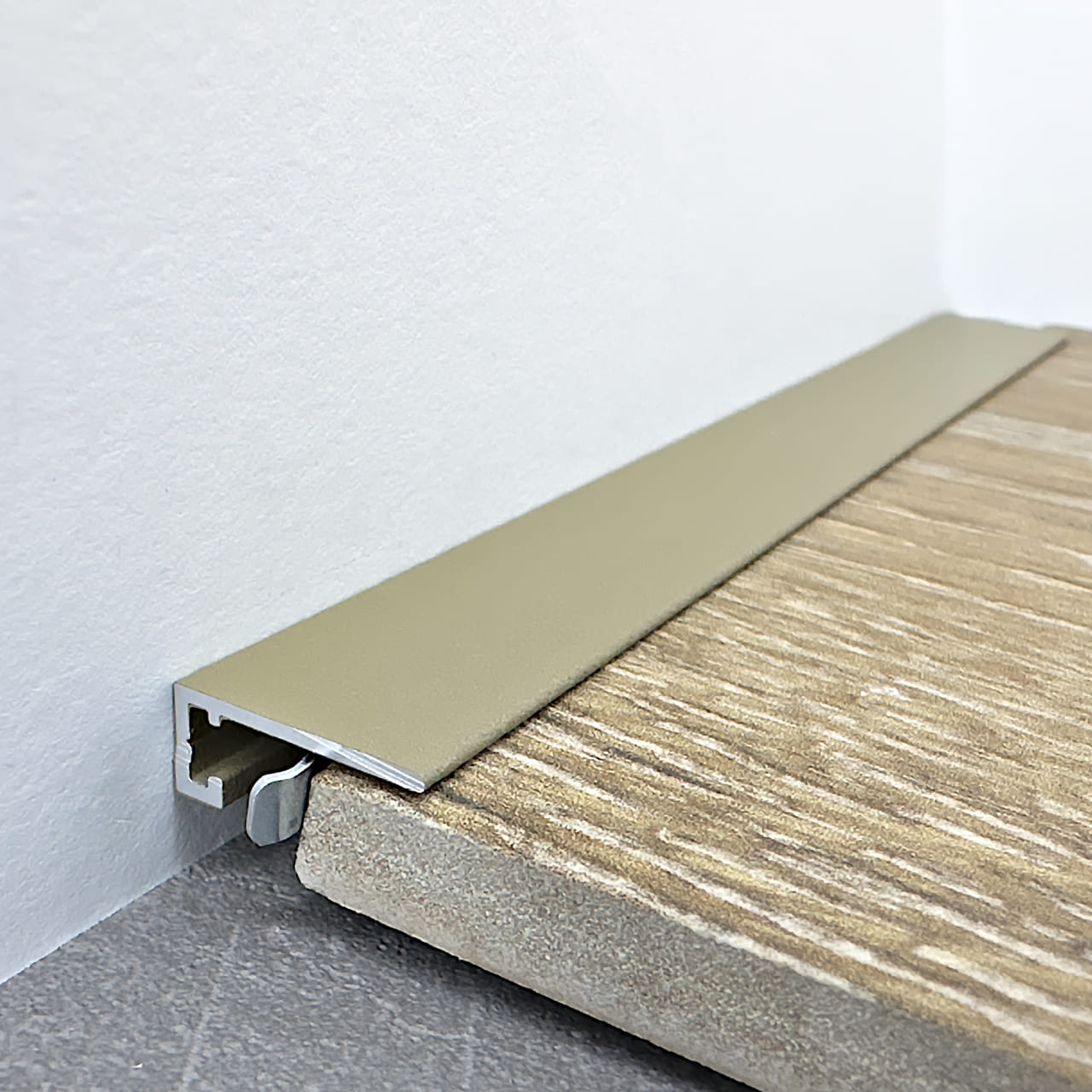 Микроплинтус алюминиевый TeckWood М-6 Шампань Муар RAL 1035 2000×6×15